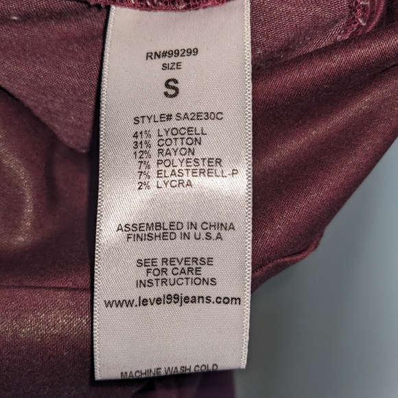 Level 99, Size Small, Burgundy leggings, high-waist, Soft Shimmer - Picture 8 of 9